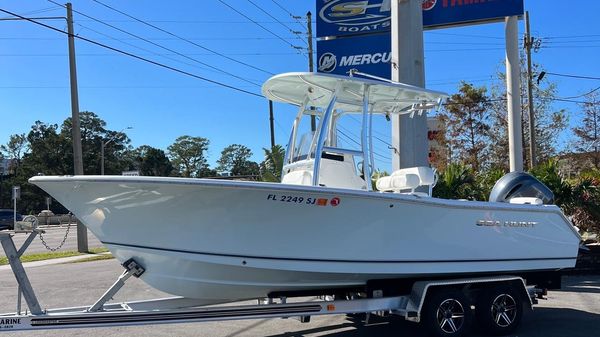 Sea Hunt Triton 225 