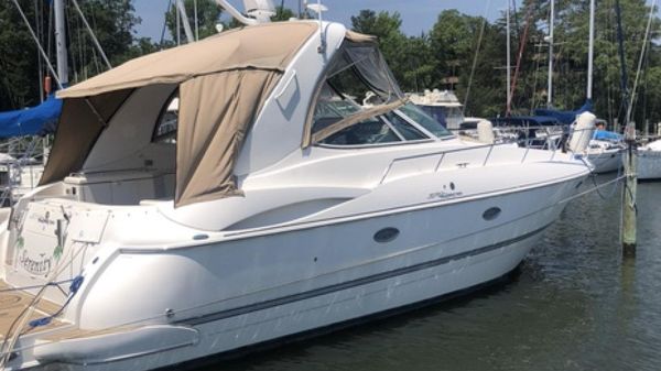 Cruisers Yachts 370 Express