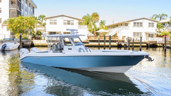 Everglades 365 CC