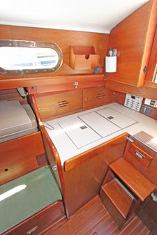 Hinckley Pilot 35 sloop image