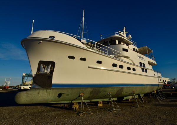 Farmont 70 Expedition Yacht image