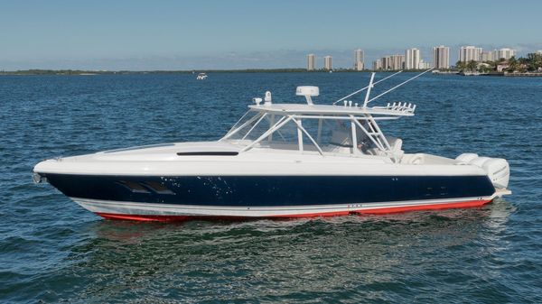 Intrepid 400 Cuddy