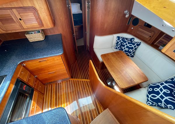 Hinckley Talaria 44 Flybridge image