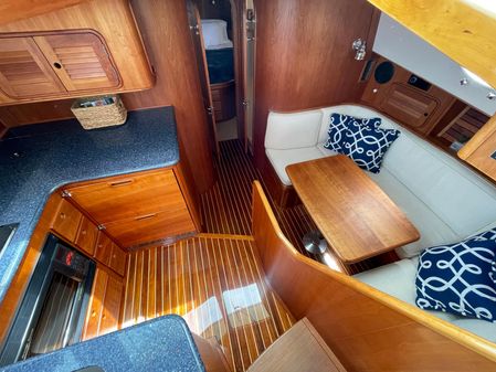 Hinckley Talaria 44 Flybridge image