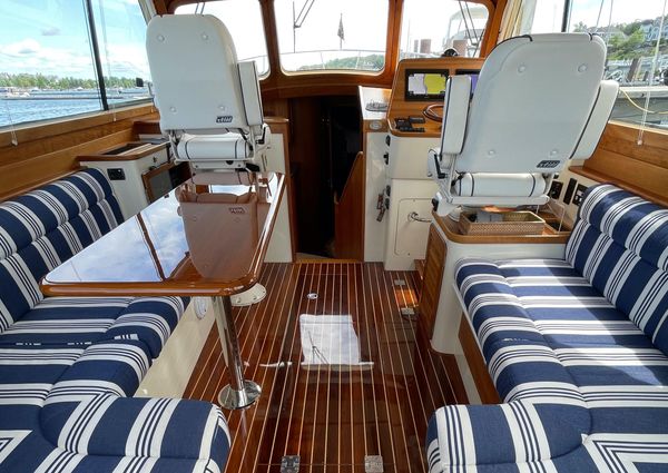 Hinckley Talaria 44 Flybridge image