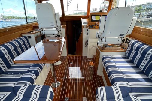 Hinckley Talaria 44 Flybridge image