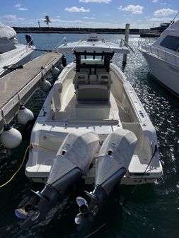 Boston-whaler 33-OUTRAGE image