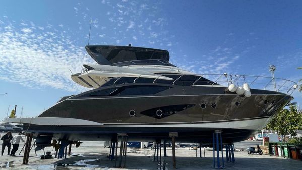 Marquis 630 Sport Yacht image