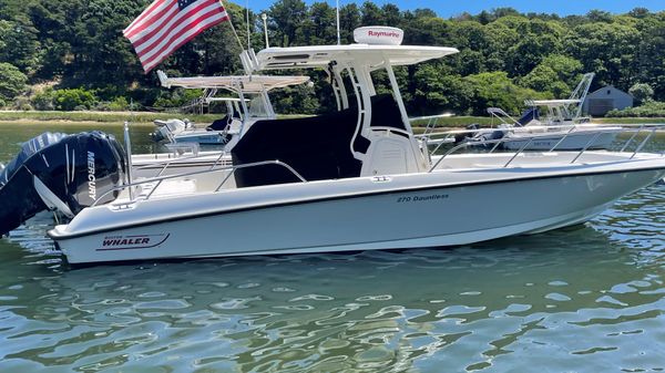 Boston Whaler Dauntless 270