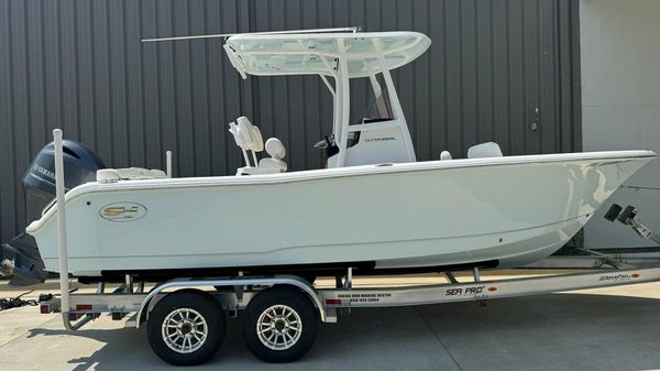 Sea Hunt Ultra 229 