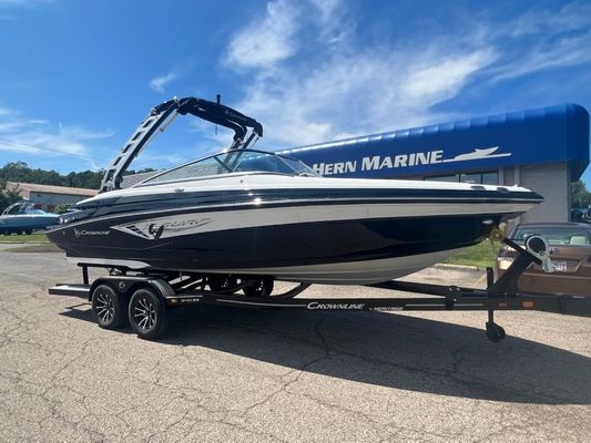 Crownline 240-SS-SURF - main image