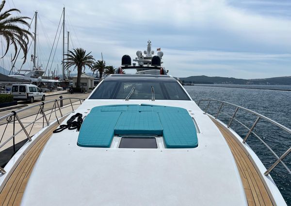 Azimut 86S image