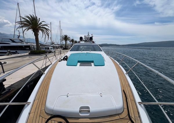 Azimut 86S image