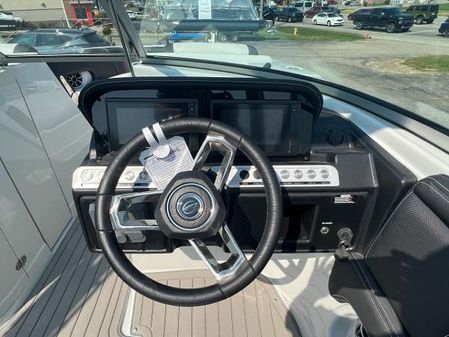 Crownline 255-SS-SURF image