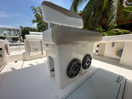 Robalo R222 image
