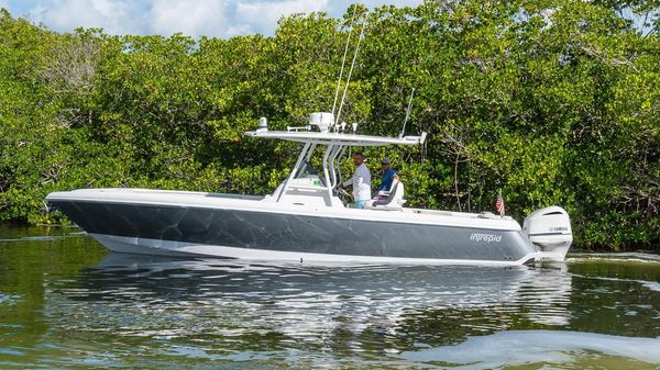 Intrepid 327 Center Console