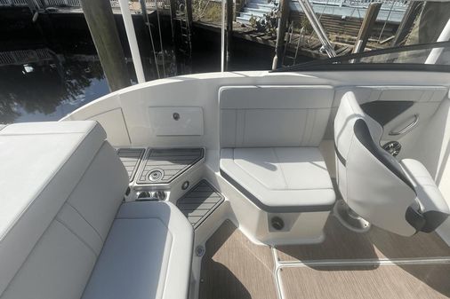 Sea Ray 230 SPX Outboard image