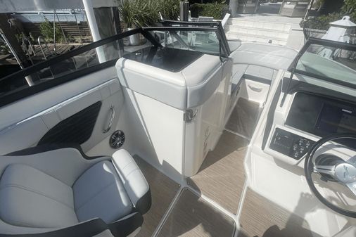 Sea Ray 230 SPX Outboard image