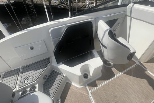 Sea Ray 230 SPX Outboard image