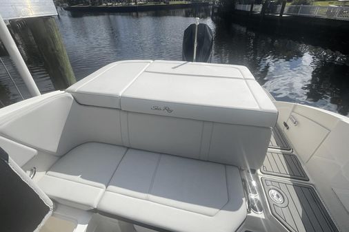 Sea Ray 230 SPX Outboard image