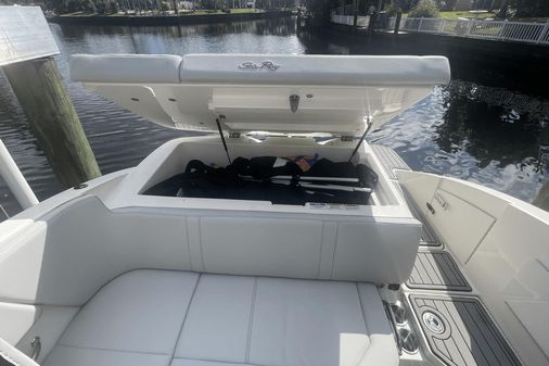 Sea Ray 230 SPX Outboard image