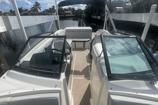 Sea Ray 230 SPX Outboard image