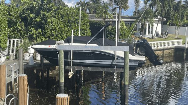 Sea Ray 230 SPX Outboard 