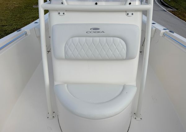 Cobia 237-CENTER-CONSOLE image