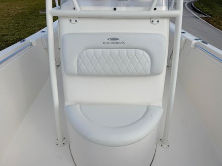 Cobia 237-CENTER-CONSOLE image