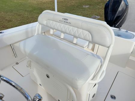 Cobia 237-CENTER-CONSOLE image