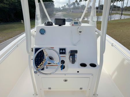 Cobia 237-CENTER-CONSOLE image