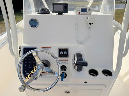 Cobia 237-CENTER-CONSOLE image