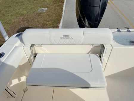 Cobia 237-CENTER-CONSOLE image