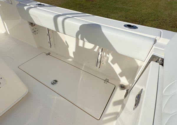 Cobia 237-CENTER-CONSOLE image