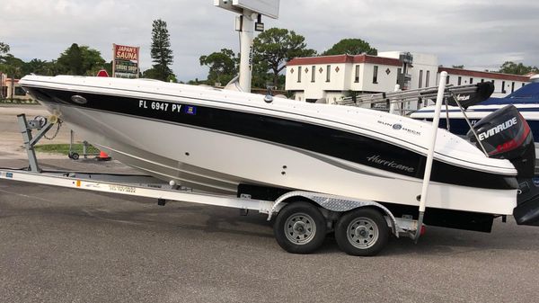 Hurricane SunDeck Sport 203 OB