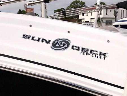 Hurricane SunDeck Sport 203 OB image