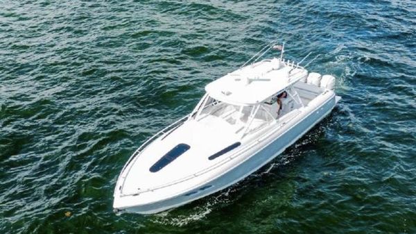 Intrepid 400 Cuddy