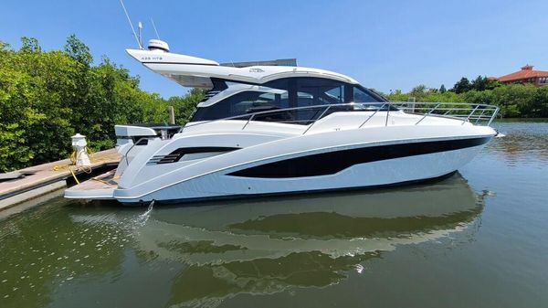 Galeon 425 HTS