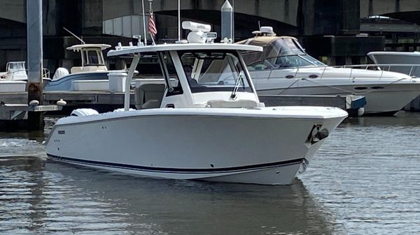Pursuit S 328 Sport