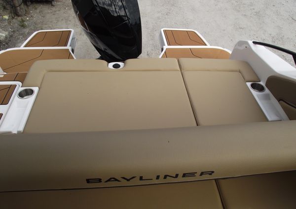 Bayliner D22 image