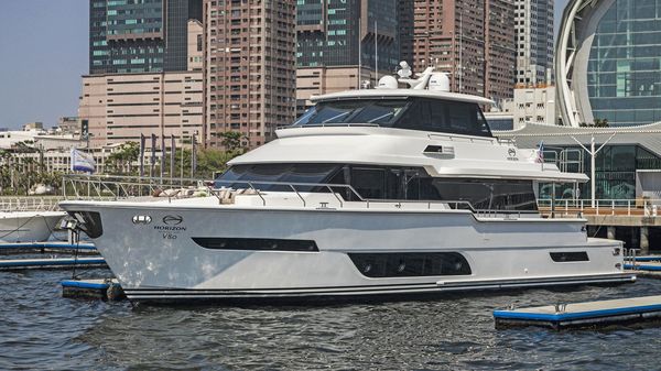 Horizon Cockpit Motor Yacht