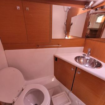 Jeanneau 57 image