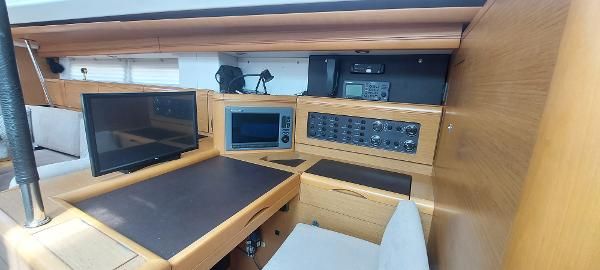 Jeanneau 57 image