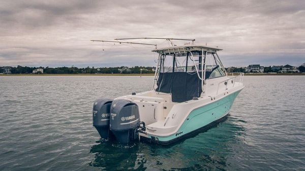 Robalo 305 Walkaround