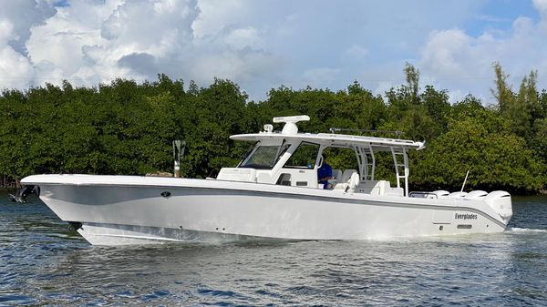 Everglades 435 Center Console