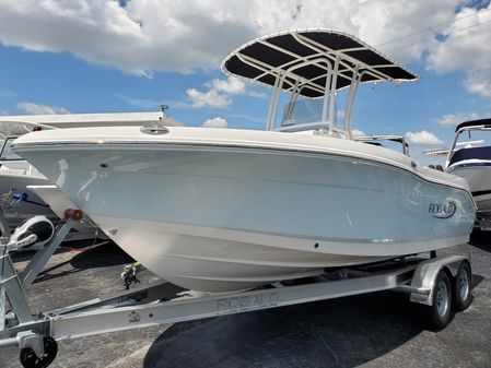 Robalo R200 Center Console image