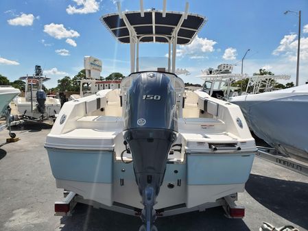 Robalo R200 Center Console image