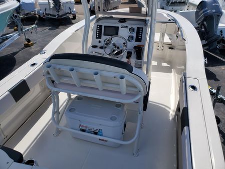 Robalo R200 Center Console image