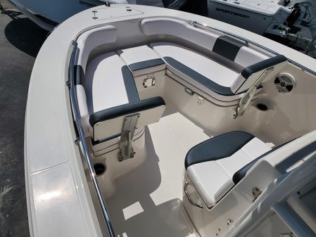 Robalo R200 Center Console image
