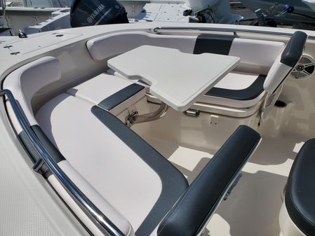 Robalo R200 Center Console image